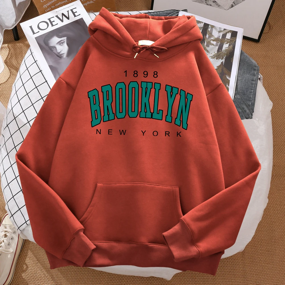 1898 Sudadera con capucha estampada de Brooklyn New York. - Image 2