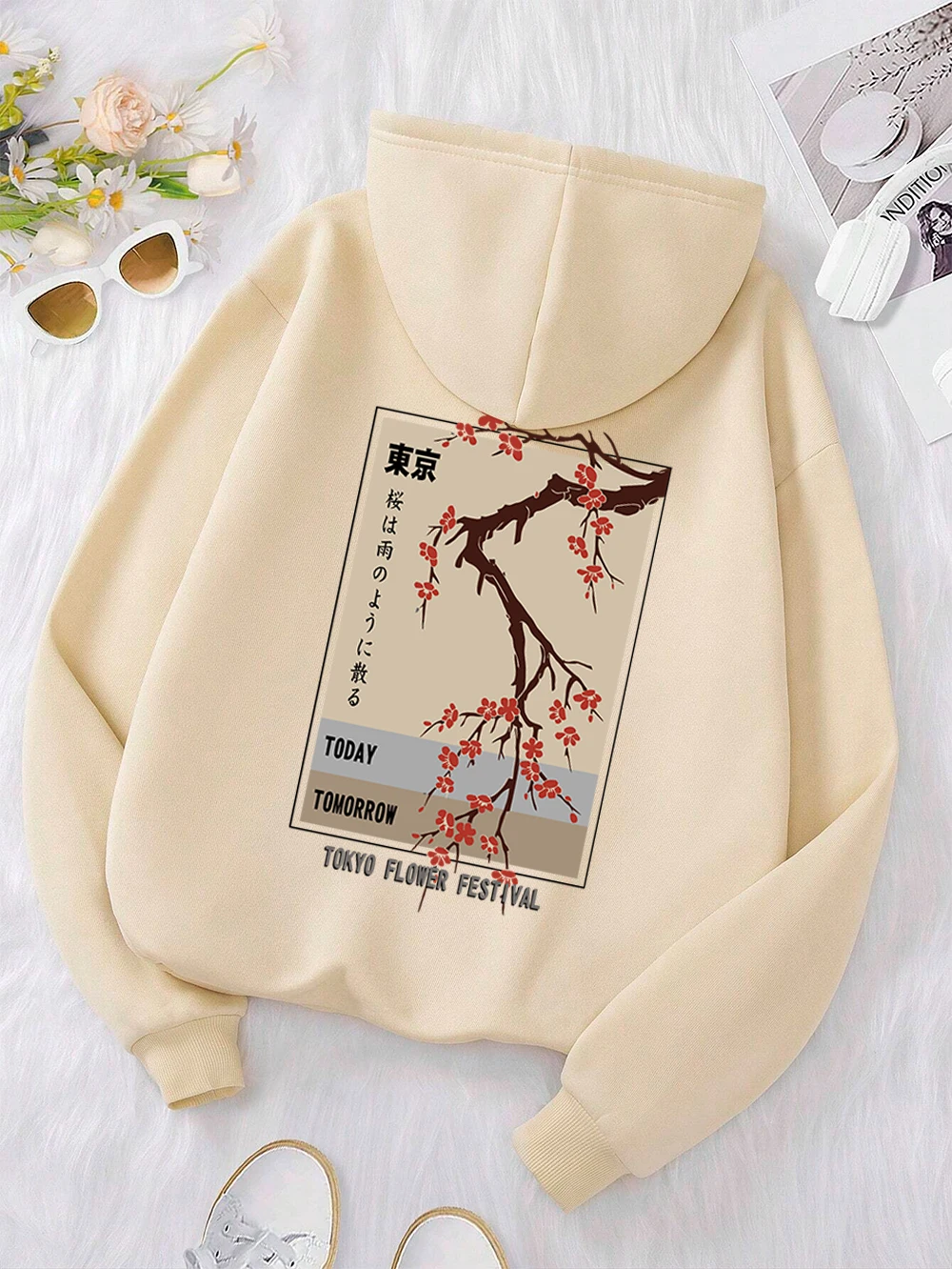 Sudadera Tokyo Flower con capucha.