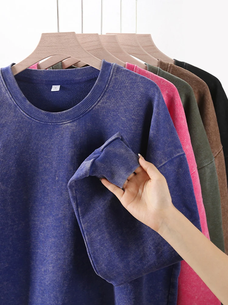 Sudadera de algodón lavado de cuello redondo.