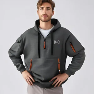 Sudadera con capucha y bolsillo para el brazo con múltiples cremalleras.