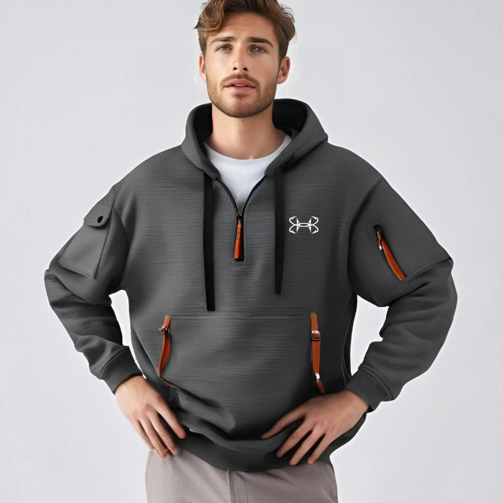 Sudadera con capucha y bolsillo para el brazo con múltiples cremalleras.