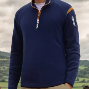 Suéter de cuello alto, con medio cierre.