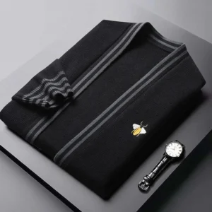 Suéter de punto con bordado de abeja de lujo.