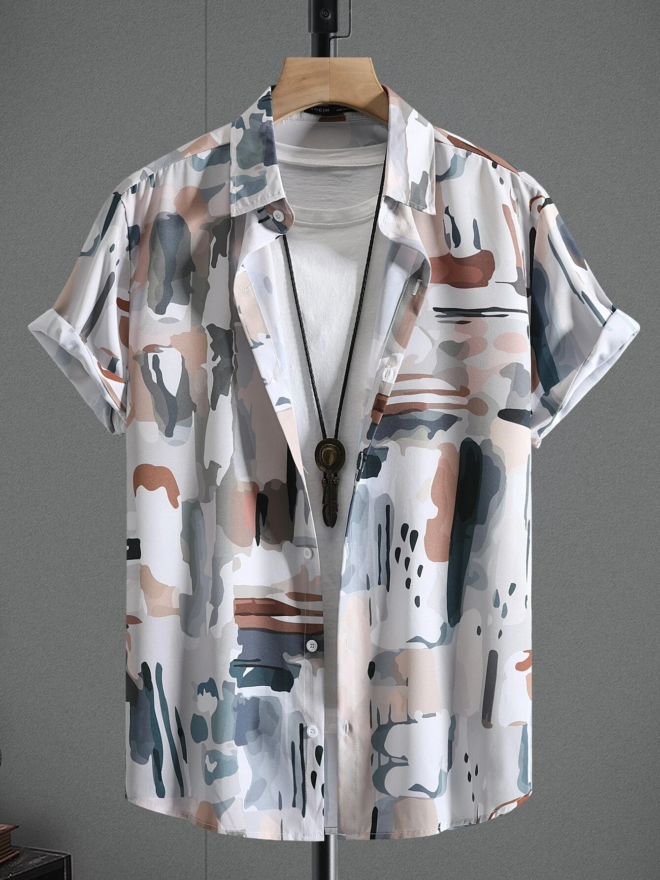 Camisa con estampado Irregular de manga corta. - Image 2