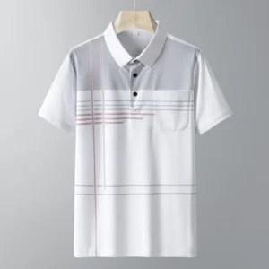 Polo de manga corta con bolsillos a rayas cuello vuelto liso con botones.