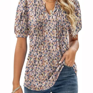 Camisas con cuello en V, manga corta.