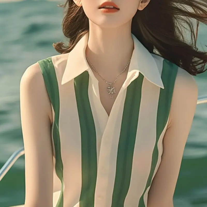 Blusa sin mangas a rayas, cuello Polo delgada. - Image 2