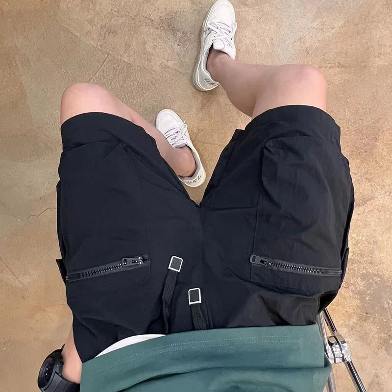 Bermudas ligeros con múltiples bolsillos. - Image 4