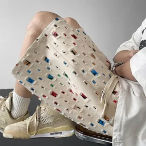 Short holgado, con cintura elástica y bolsillos rectos.