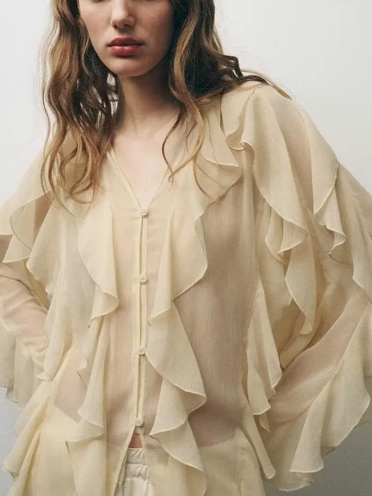 Blusas translúcidas con volantes, con cuello en V.