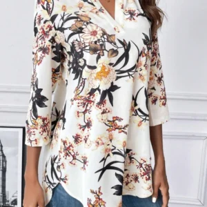 Camisa con estampado Floral y cuello en V.