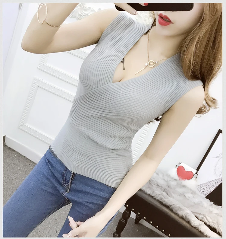 Suéter con cuello de pico profundo, elásticas grandes, sin mangas. - Image 11