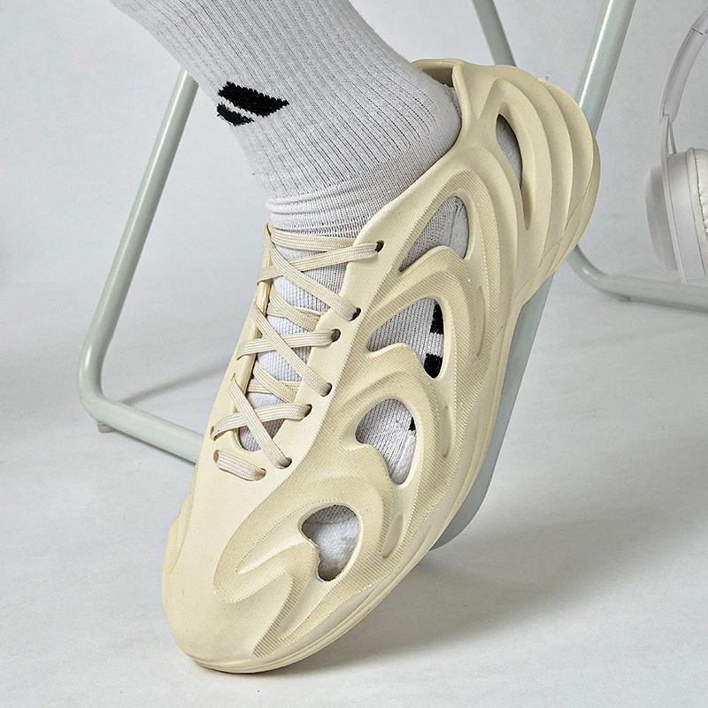 Zapatos con agujeros con cordones, zapatos ligeros.