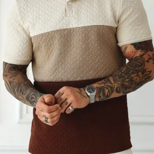 Polo de moda tela liviana y transpirable, Cuello en V, botones.