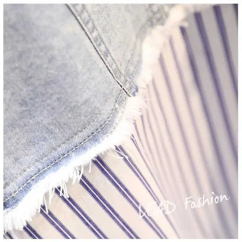 Blusa vaquera a rayas azules, de manga larga con cuello tipo polo. - Image 3