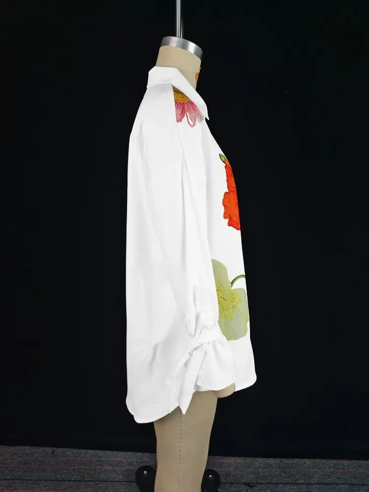 Blusa de solapa con estampado Floral mangas largas acampanadas abotonadas. - Image 4