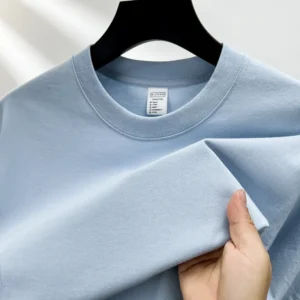 Camiseta de algodón puro transpirable de media manga con cuello redondo y manga corta.