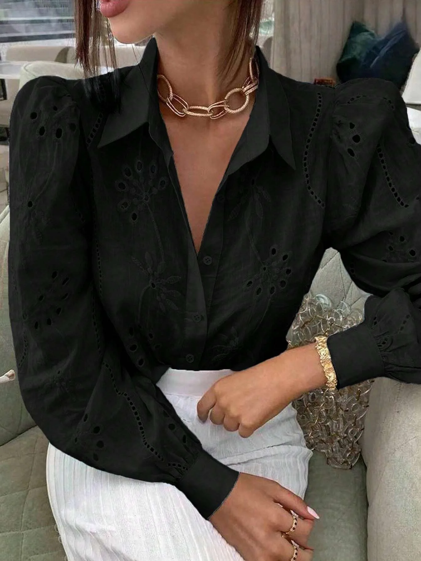 Camisa con botones, lisos con bordado. - Image 4