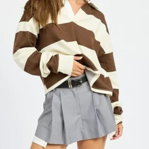 Tops sueltos, manga larga, cuello en V, estampado de rayas.