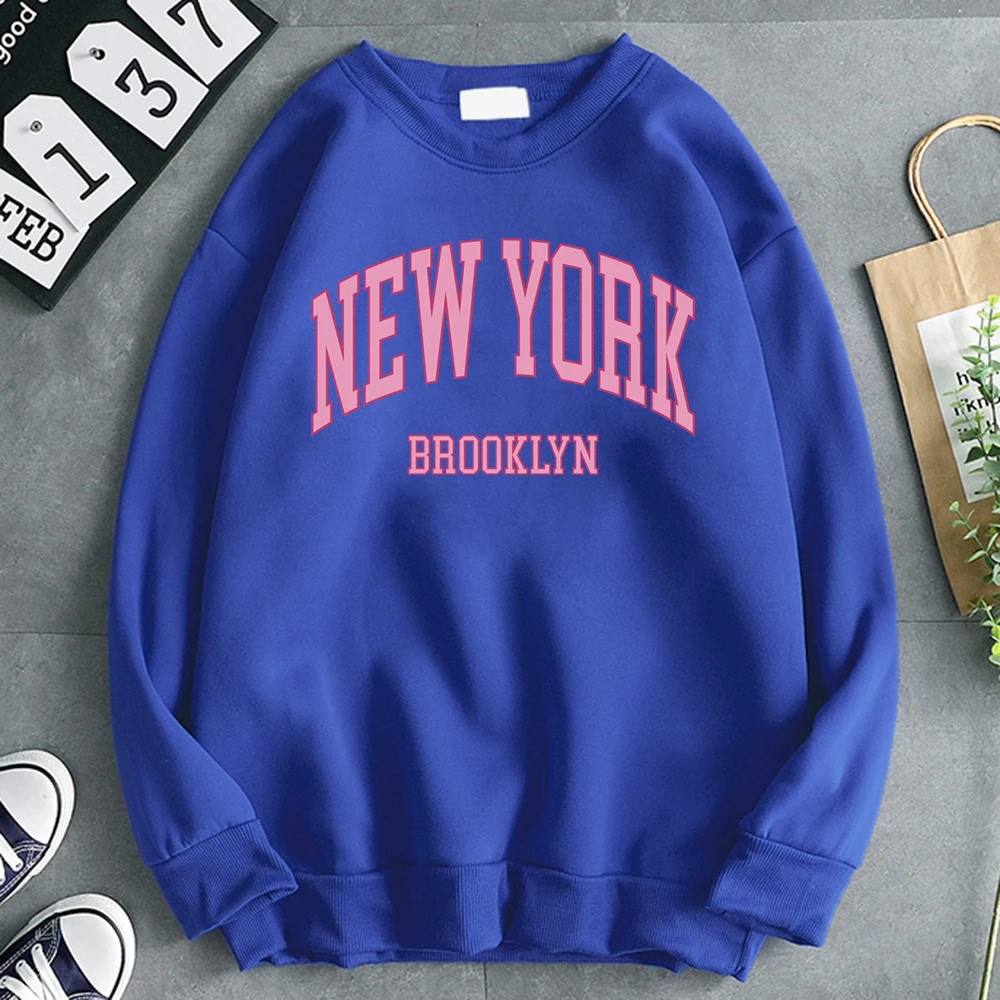 Jersey sencillo de tendencia, estampado de letras de la ciudad de Nueva York Brooklyn, con cuello redondo. - Image 8