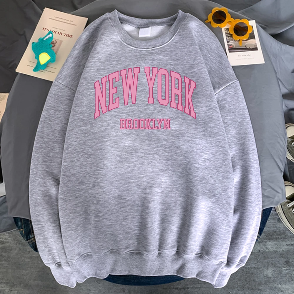 Jersey sencillo de tendencia, estampado de letras de la ciudad de Nueva York Brooklyn, con cuello redondo. - Image 12