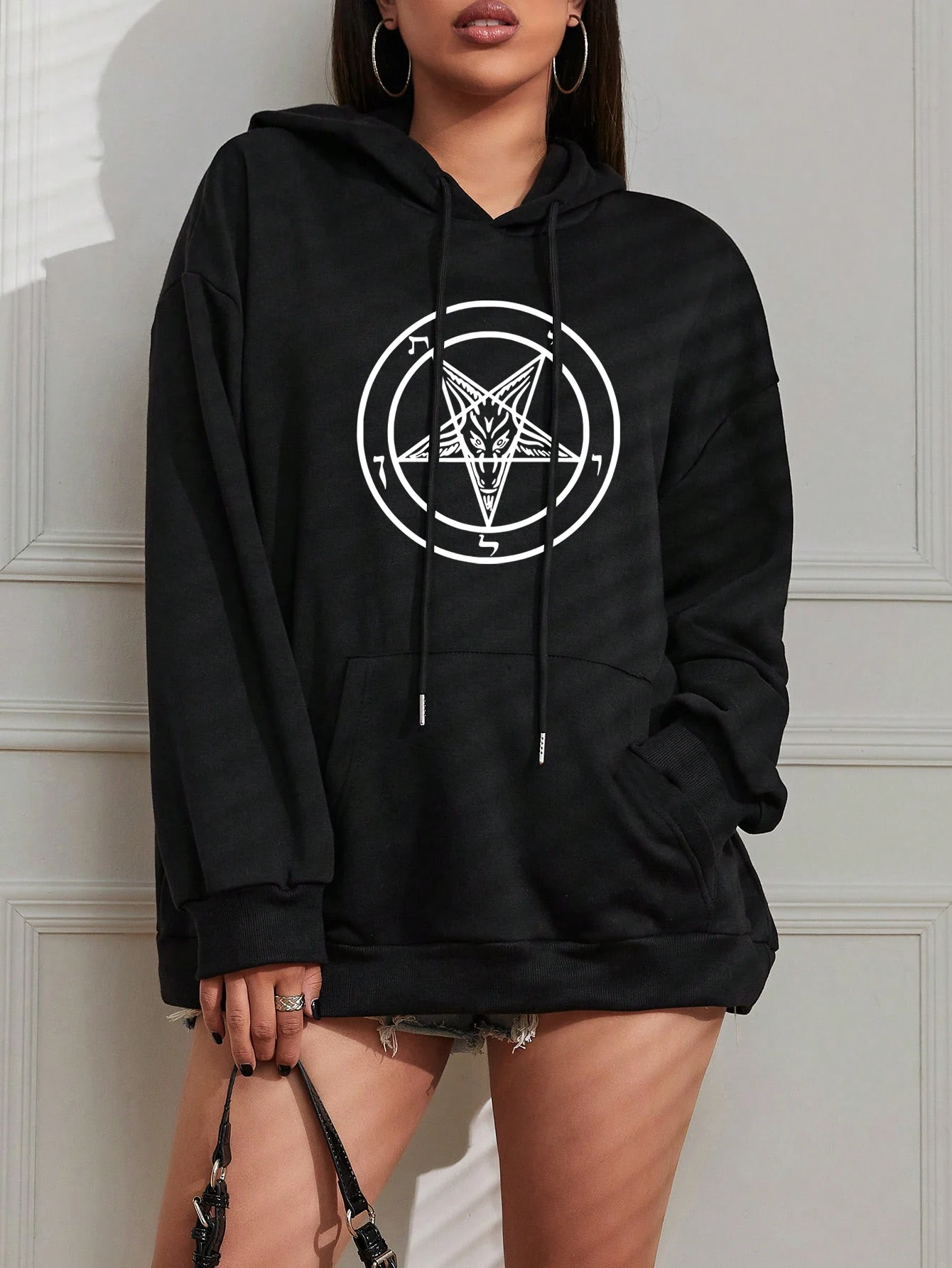 Sudaderas con capucha con estampado de pentagrama.