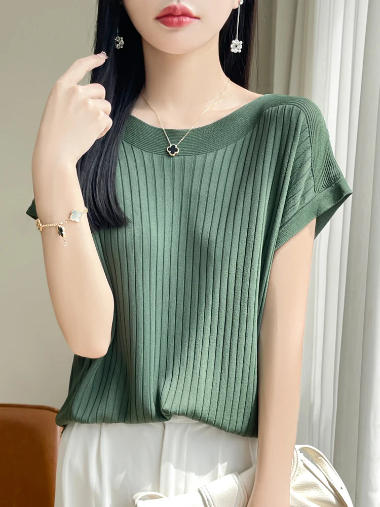 Blusa con manga corta.