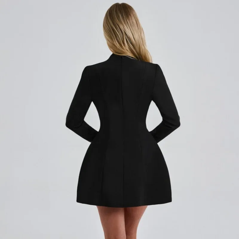 Vestido de manga larga con escote en V profundo y abertura lateral. - Image 5