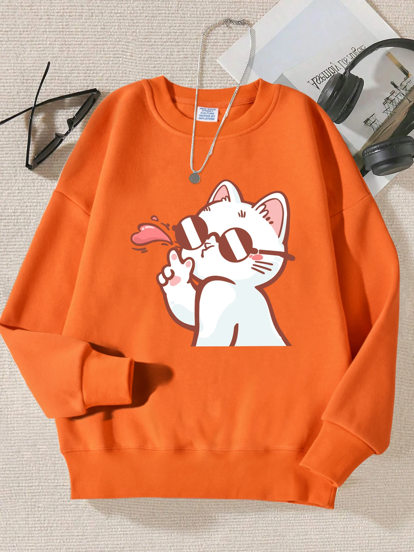 Sudadera de gato con gafas de sol.