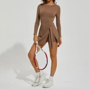 Vestido deportivo Fitness falda con playera manga larga.