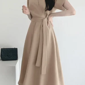 Vestido elegante de manga corta, de corte A.