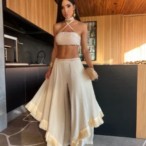 Conjunto de pantalones, Top con cuello Halter con hombros descubiertos.