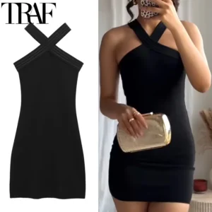 Vestido con cuello, hombros descubiertos, elástico con espalda descubierta.