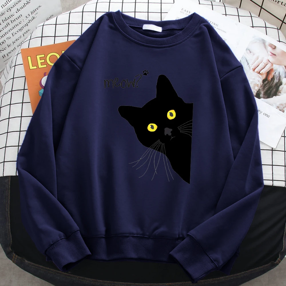 Sudadera, con estampado de gato negro con cuello redondo. - Image 10
