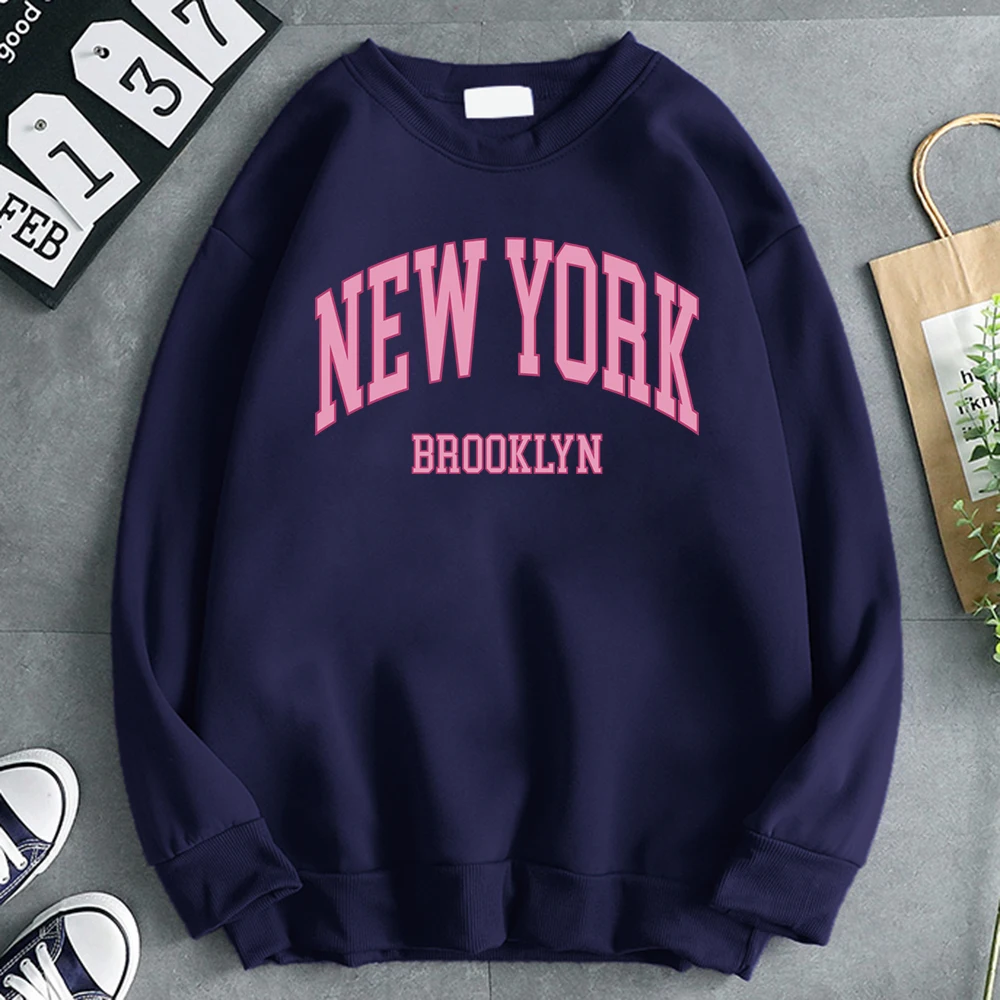 Jersey sencillo de tendencia, estampado de letras de la ciudad de Nueva York Brooklyn, con cuello redondo. - Image 10