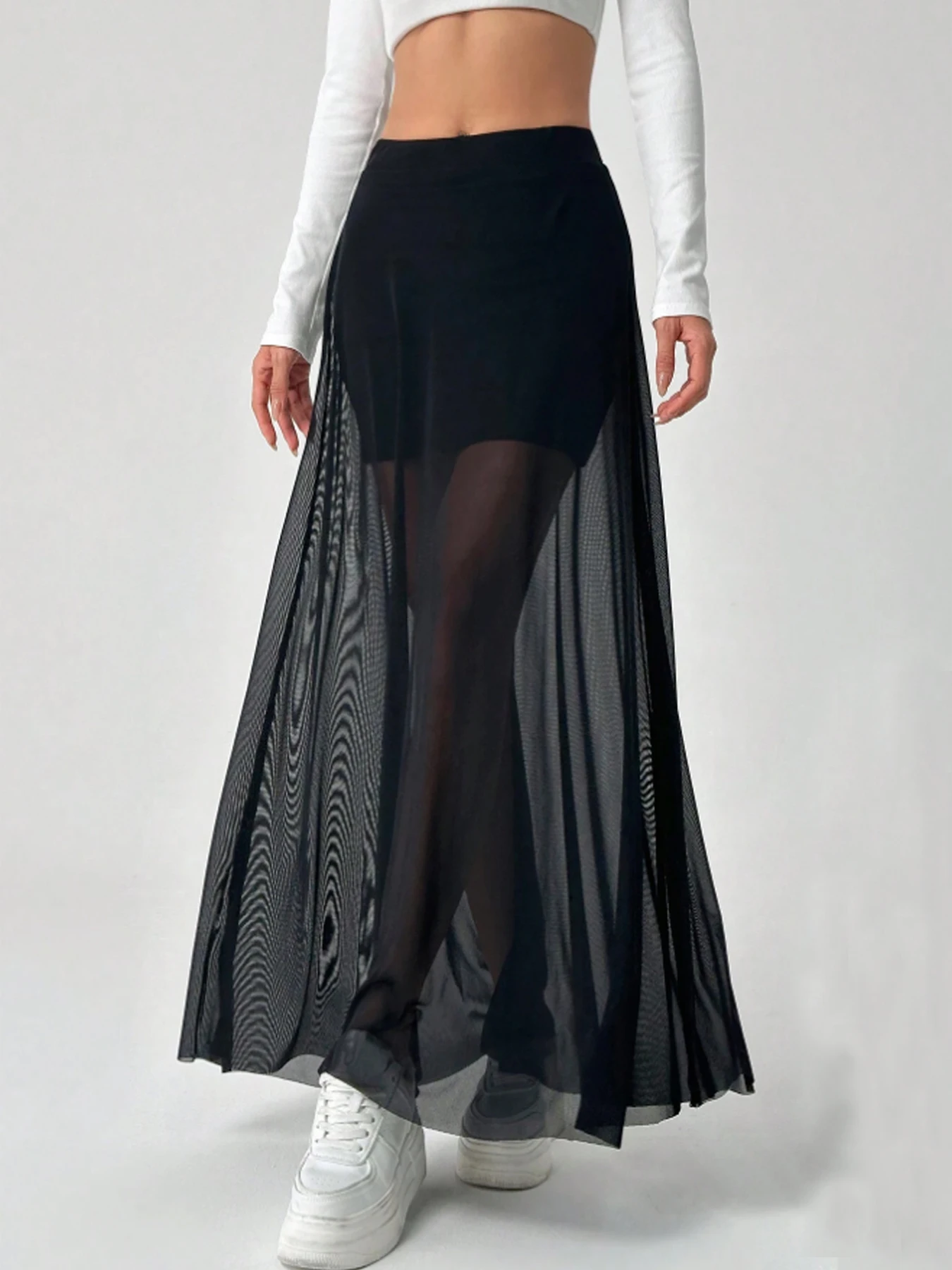 Falda de malla, acampanada elástica de cintura alta, larga.