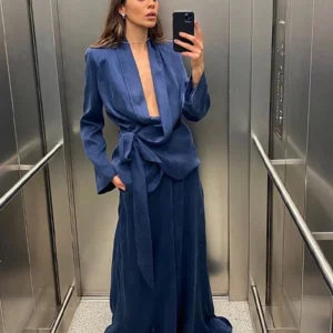 Traje con cordones, conjunto de faja de pantalón de pierna ancha con cuello en V y manga larga.