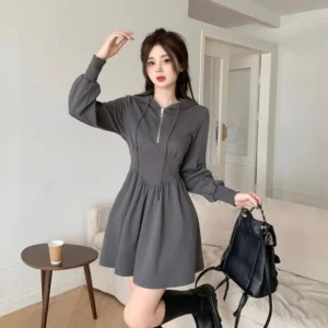 Vestido con capucha de manga larga corto, cómodo.
