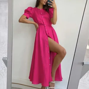 Vestido acampanado de manga corta.