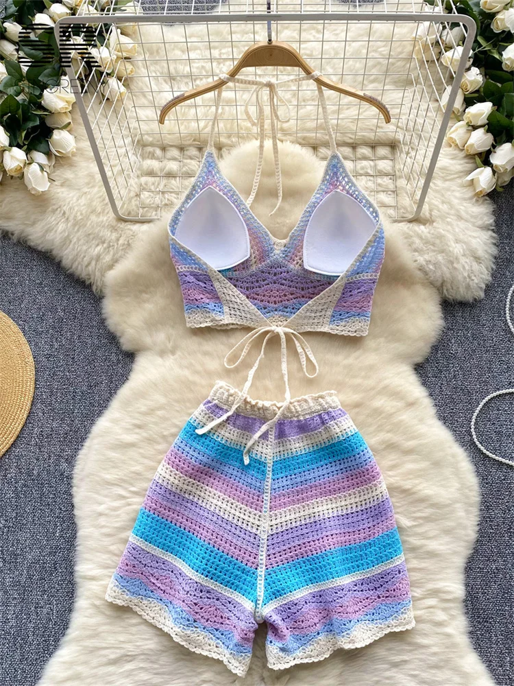 Conjunto de dos piezas camiseta sin mangas con cuello Halter y cordones, pantalones cortos. - Image 4