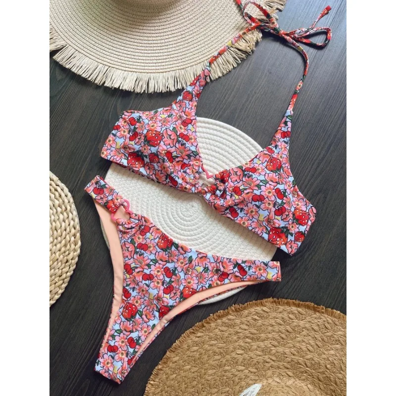 Bikini brasileño con estampado de flores cuello Halter.
