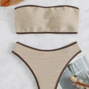 Bikini con Tanga con Push-Up.