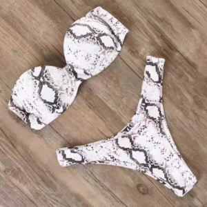 Bikini con estampado de leopardo y serpiente sin tirantes.