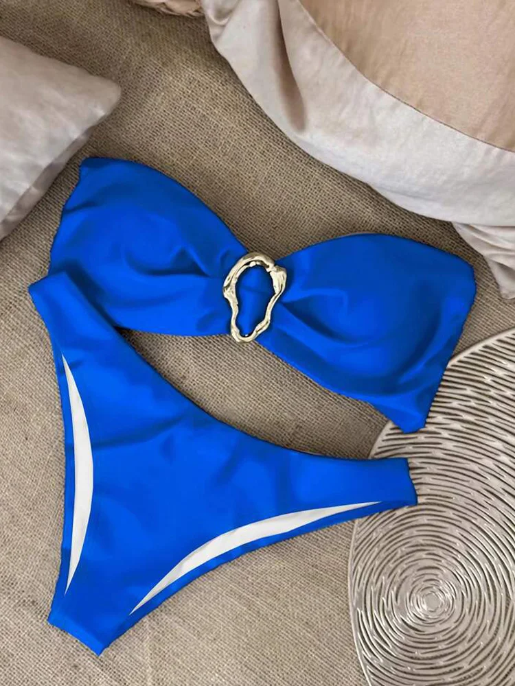 Bikini liso sin tirantes de cintura baja. - Image 2