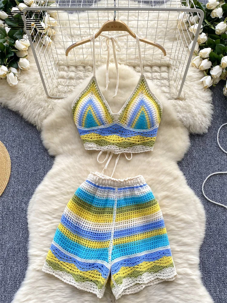 Conjunto de dos piezas camiseta sin mangas con cuello Halter y cordones, pantalones cortos. - Image 2