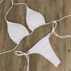 Bikini liso con tanga y lazo lateral, bikini brasileño ideal para la playa