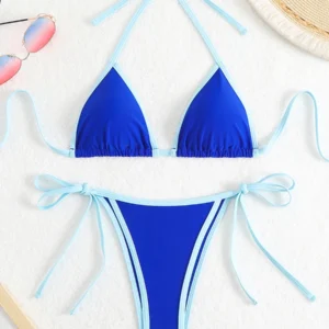 Bikini triangular con cordón.