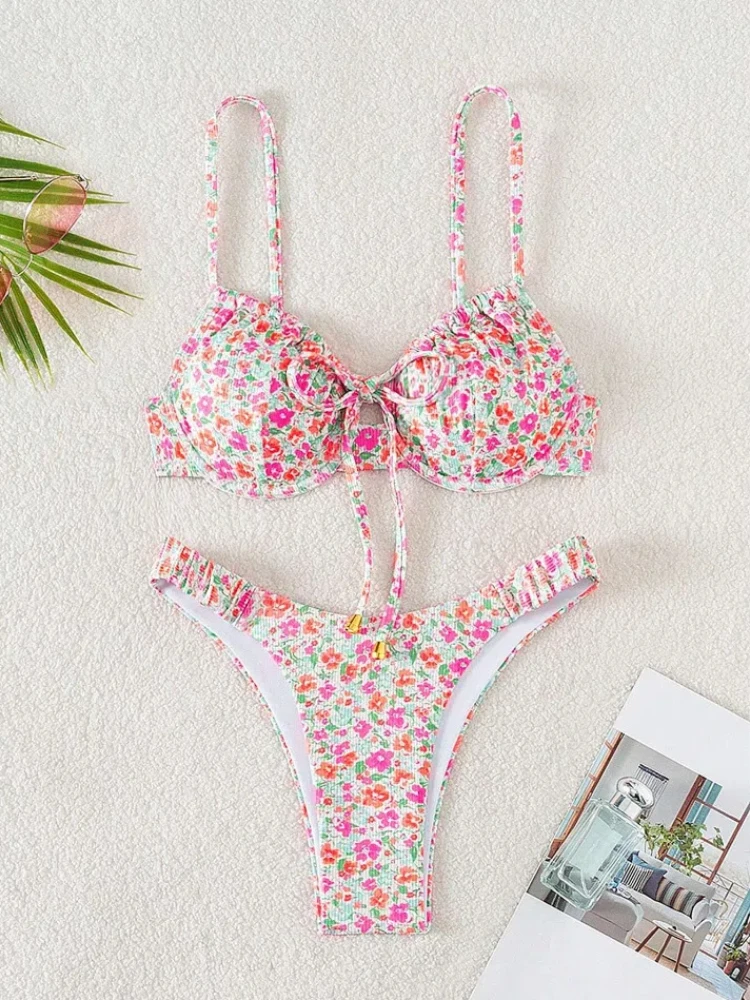 Bikini con estampado Floral Push Up conjunto con Tanga. - Image 2