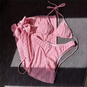 Bikinis con cordón y cuello Halter.