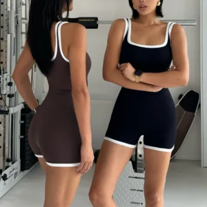 Conjunto de realce para mujer.